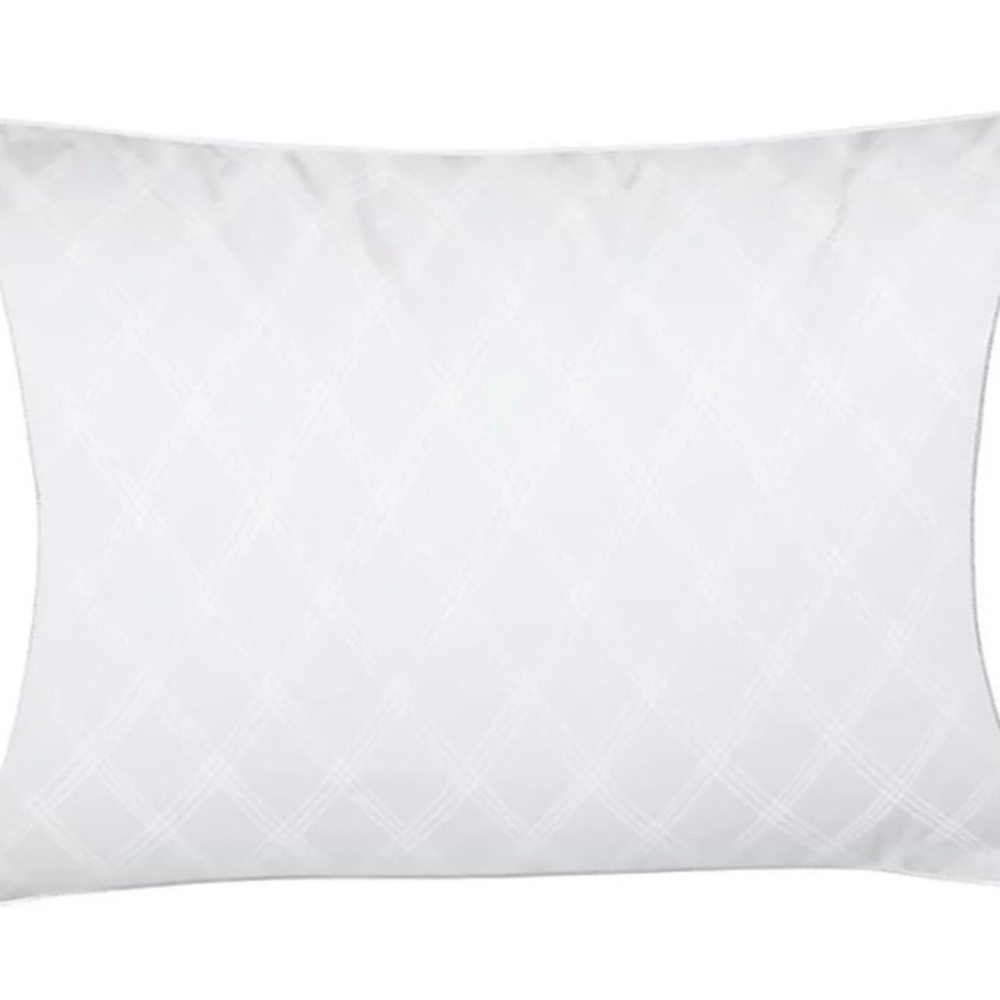 NWT Allerease Ultimate Allergy Protection and Comfort Down-Alternative Pillow. - Picture 2 of 3